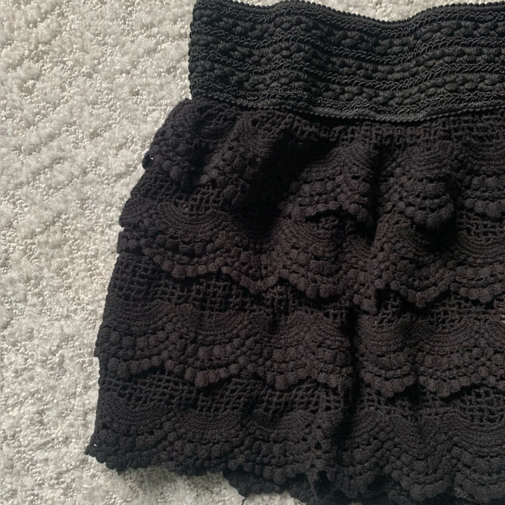 Elegant Black Lace Shorts - Picture 2 of 6